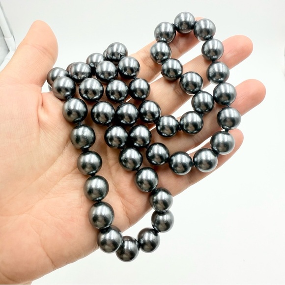 Vintage John River Signed Timeless Dark Gray Faux Pearls Large Beaded Necklace - Picture 4 of 7